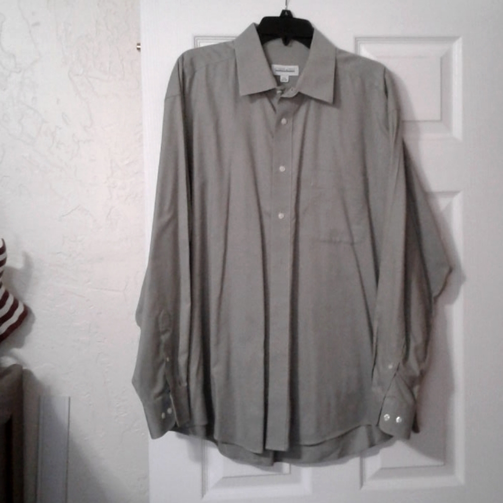 Men's long sleeve dress shirt.